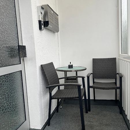 Moderne Helle 2,5 Zimmer Wohnung Mit Grossem Bad Und Kueche In טרוסינגן מראה חיצוני תמונה