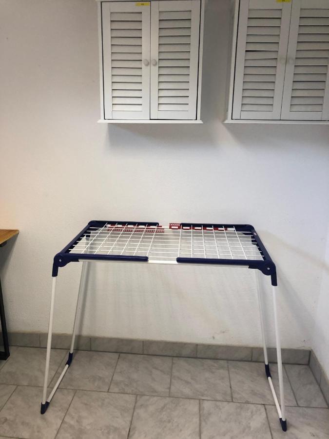 Moderne Helle 2,5 Zimmer Wohnung Mit Grossem Bad Und Kueche In טרוסינגן מראה חיצוני תמונה