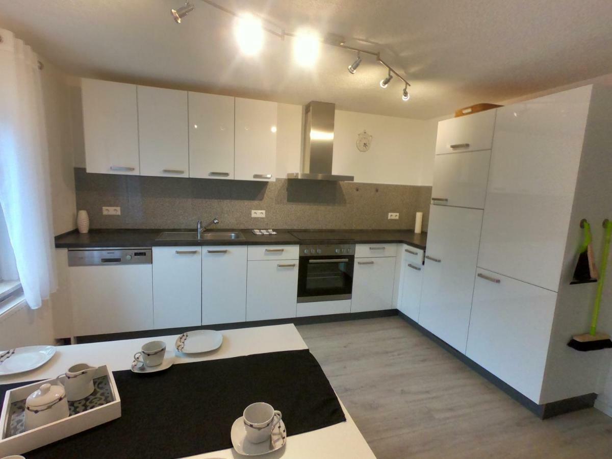 Moderne Helle 2,5 Zimmer Wohnung Mit Grossem Bad Und Kueche In טרוסינגן מראה חיצוני תמונה