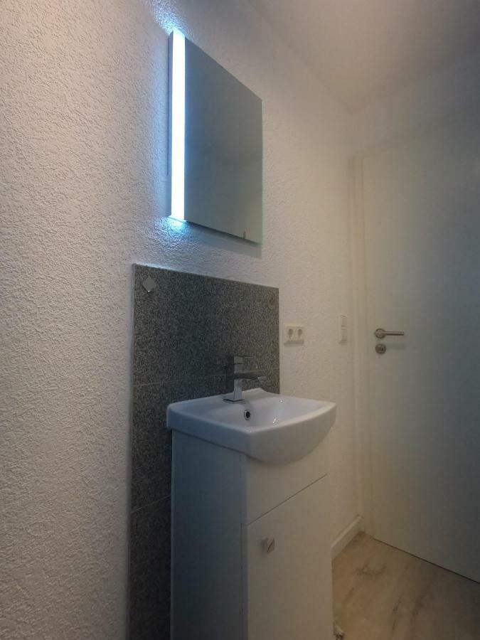 Moderne Helle 2,5 Zimmer Wohnung Mit Grossem Bad Und Kueche In טרוסינגן מראה חיצוני תמונה